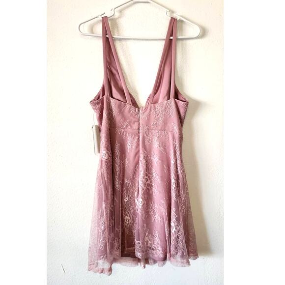 Lulus Fueled by Love Mauve Purple Lace Skater Dress Medium NWT - Picture 3 of 12